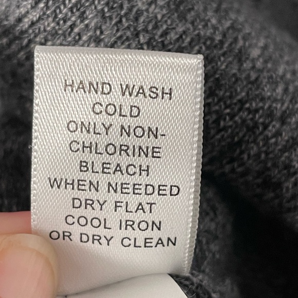 Banana Republic Black Gray Marled Sweater 100% Extra Fine Merino Wool Size M - Picture 7 of 8